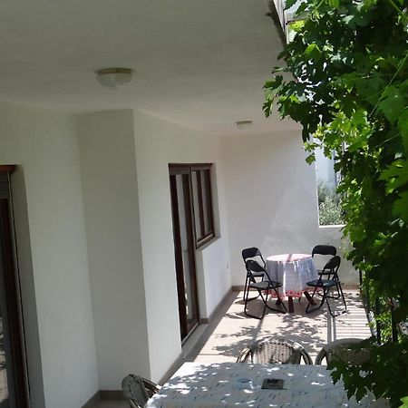 Rajcic Apartman Sobe Omis Exterior photo