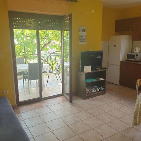 Rajcic Apartman Sobe Omis Exterior photo