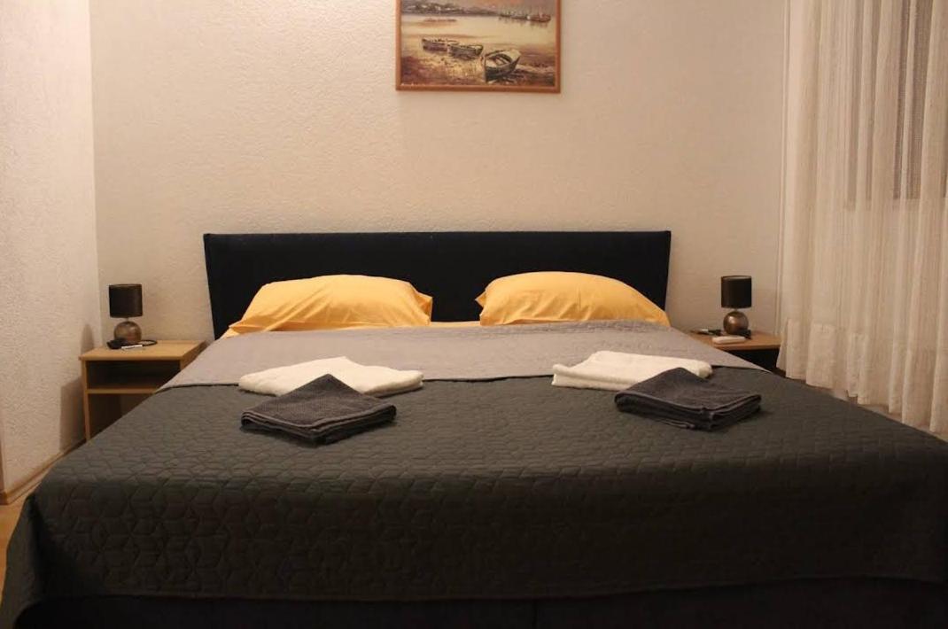 Rajcic Apartman Sobe Omis Exterior photo